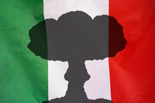 Atoombom Explosie Paddestoel Italië Vlag Achtergrond Nucleaire Explosie Gevaar Van — Stockfoto