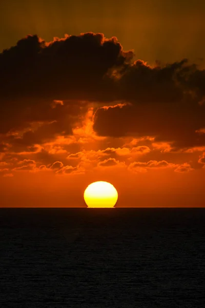 Sun Rises Morning Horizon Atlantic Ocean Coast Fuerteventura Lights Sky — Stock fotografie