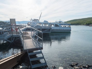 Ritsem, Norrbotten, İsveç, Agust 7, 2021: Feribot gemisi Akkajaure Gölü 'nden Anonjalmme' ye MS Storlule taşımacılığı, İsveç 'in Laponya kentindeki Saami arazisinde Padjelantaleden yürüyüş parkurunun başlangıcı