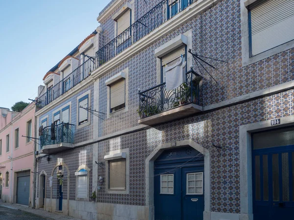 Lisbon Portugal October 2021 View Old Shabby Houses Tiles Lisbon — Foto de Stock