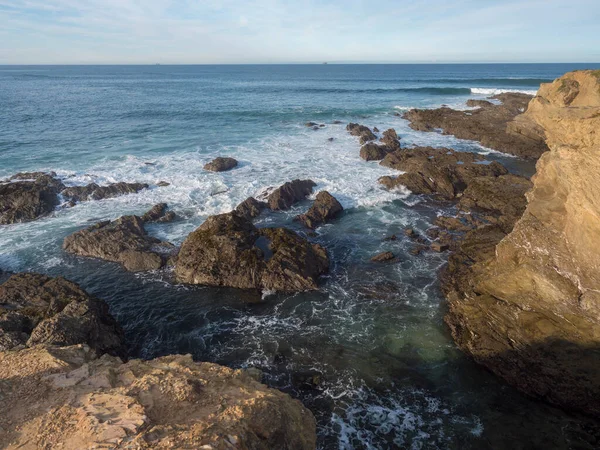 Pohled Oceánské Vlny Skalnatý Mořský Břeh Divokém Pobřeží Vicentiny Porto — Stock fotografie