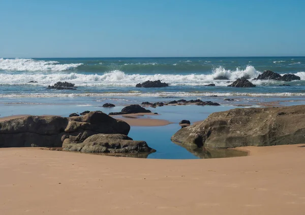 View Empty Praia Queimado Beach Ocean Waves Sharp Rocks Wet — Stock Photo, Image