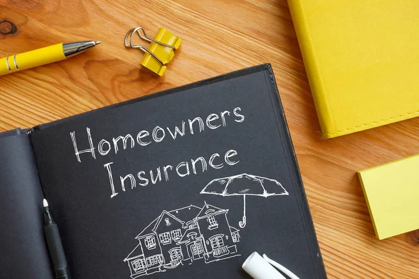 Huiseigenaren verzekering wordt weergegeven op de foto met behulp van de tekst — Stockfoto