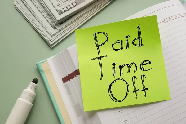 Paid Time Off wordt weergegeven op de foto met behulp van de tekst — Stockfoto