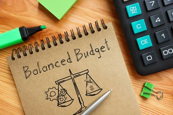 Balanced Budget is shown on the photo using the text — Φωτογραφία Αρχείου