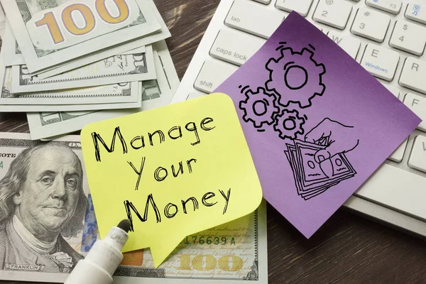 Управление деньгами отображается на бизнес-фото с помощью текста — стоковое фото