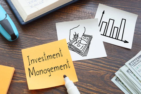 Zarządzanie Inwestycjami Wyświetlane Jest Zdjęciu Biznesowym Pomocą Tekstu — Zdjęcie stockowe