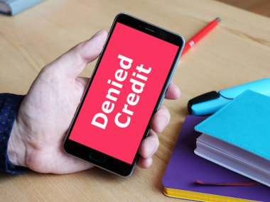 Reddedilmiş kredi ekrandaki metni kullanarak bir fotoğrafta gösterilir