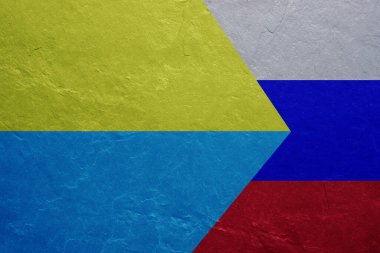 Beton bir duvarda Ukrayna bayrağı Rusya 'ya karşı. Ukrayna ve Rusya arasındaki savaş