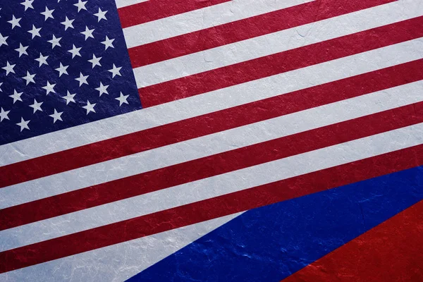 ロシアに対する米国の制裁 ロシア上空の米国の旗 — ストック写真