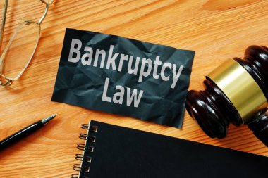 Bankruptcy law is shown using the text and photo of the gavel