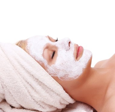 genç güzel kız beyaz izole yüz maskesi spa