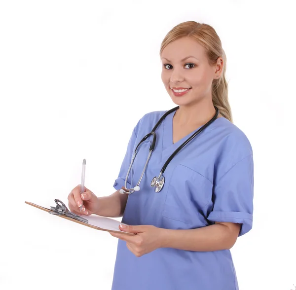 Dokter tersenyum dengan stetoskop dan clipboard terisolasi di atas putih — Stok Foto