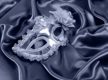 İpek kumaşta karnaval maskesi