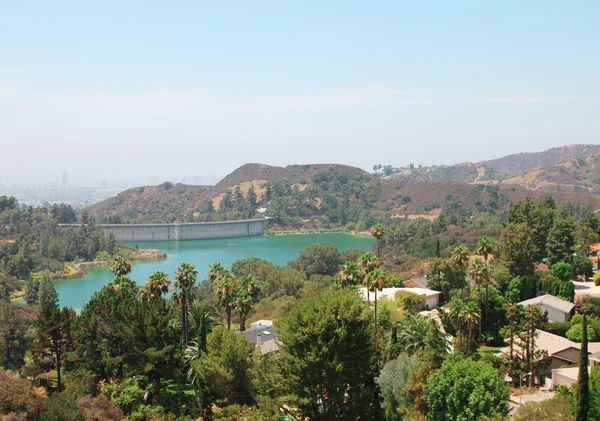 Hollywood Reservoir. Los Angeles view. Hollywood Hills — Stock Photo, Image