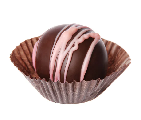 Chocolate doce isolado no fundo branco. deliciosa trufa em invólucro — Fotografia de Stock