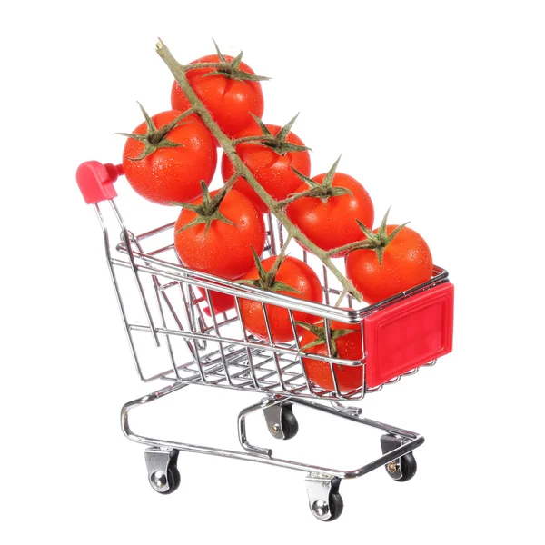 Tomaten in winkelwagen geïsoleerd op wit. concept. — Stockfoto