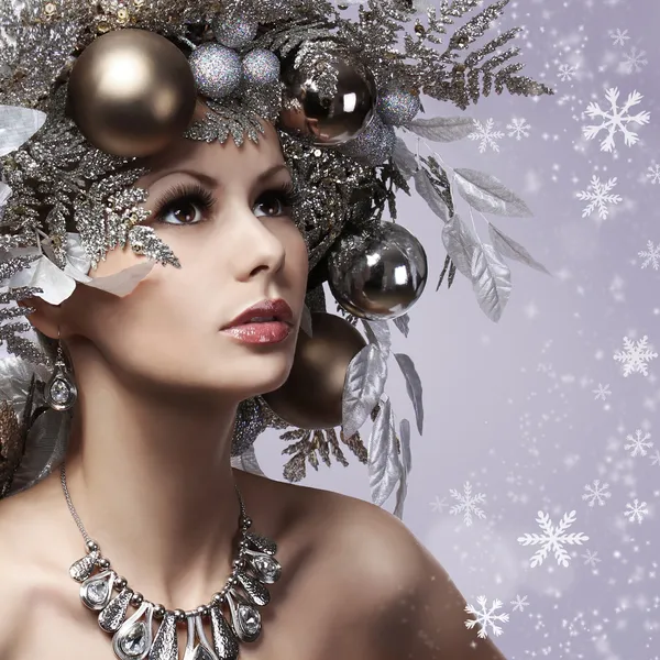 Új év karácsonyi nő díszített frizura. Hókirálynő. p Stock Kép