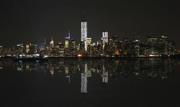 Manhattan at night, New York City skyline with reflection — Stock Photo, Image