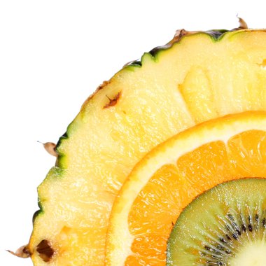 dilimlenmiş meyve. kivi, ananas, portakal. Makro. Üstten Görünüm