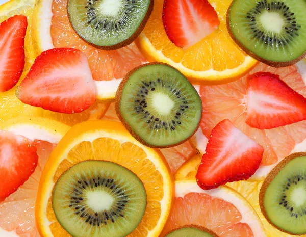 Geschnittene Früchte Hintergrund. Erdbeere, Kiwi, Ananas, Grapefruit, Orange — Stockfoto
