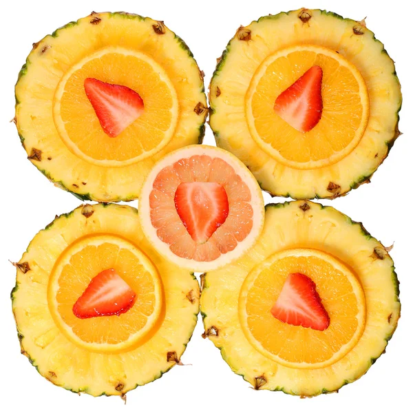 Dilimlenmiş meyve izole. çilek, ananas, portakal. Üstten Görünüm — Stok fotoğraf