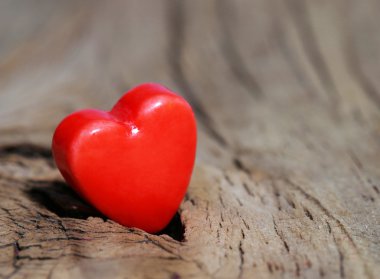 antecedentes del día de San Valentín. corazones en textura de madera. macro