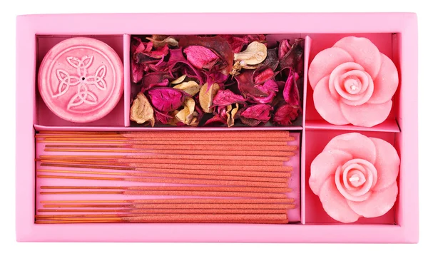 Ensemble spa. Bougies en forme de roses, feuilles pivoines séchées — Photo