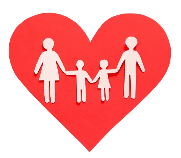 Любовь и семейная концепция. Изолированная бумажная семья в красном сердце — стоковое фото