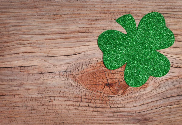 Shamrock over old wood background. Glitter Green Clover. — Stock Photo, Image