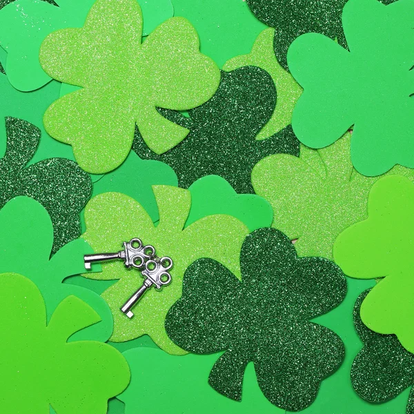 Shamrock Clover Background and Silver Keys. St. Patrick's Day. — Stock Photo, Image