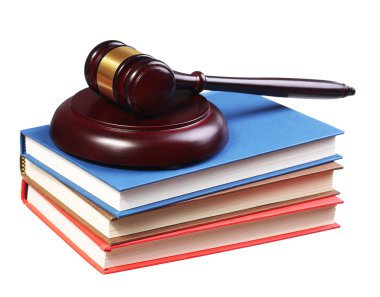 Tokmak ve beyaz arka plan üzerinde izole kitap yargıç. Hukuk kavramı