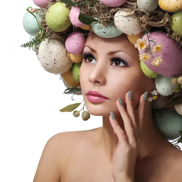 Mujer de Pascua. Primavera chica con peinado de moda —  Fotos de Stock