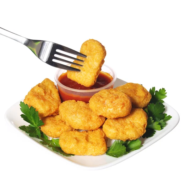 Nuggets de frango com ketchup isolado em branco — Fotografia de Stock