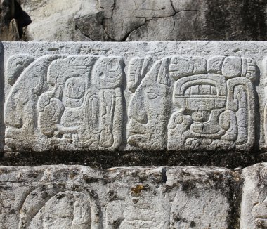 taş oyma. maya komut dosyası ile duvar parçası. Palenque