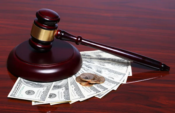 Judge Gavel and Money. Dollars Bills with Coins on the Table. — Stock Photo, Image