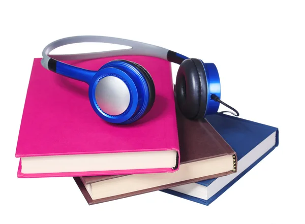 Concepto de audiolibro. Auriculares y libros aislados — Foto de Stock