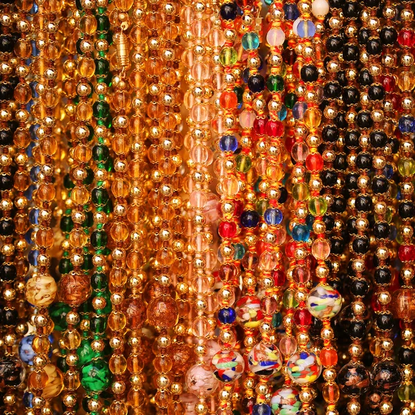 Korálky pozadí. barevné šperky ze skla murano — Stock fotografie
