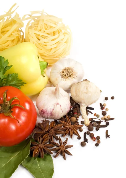 Raw vegetables and pasta — Stock Photo, Image
