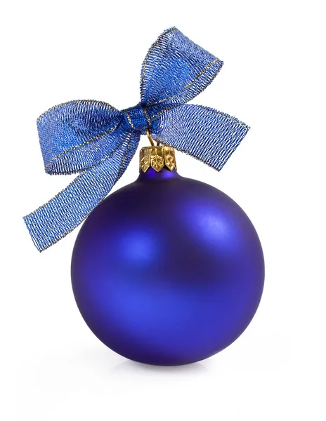Niebieski piłka Boże Narodzenie z kokardą — Zdjęcie stockowe