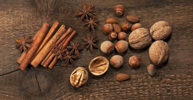fındık, yıldız anason ve tarçın
