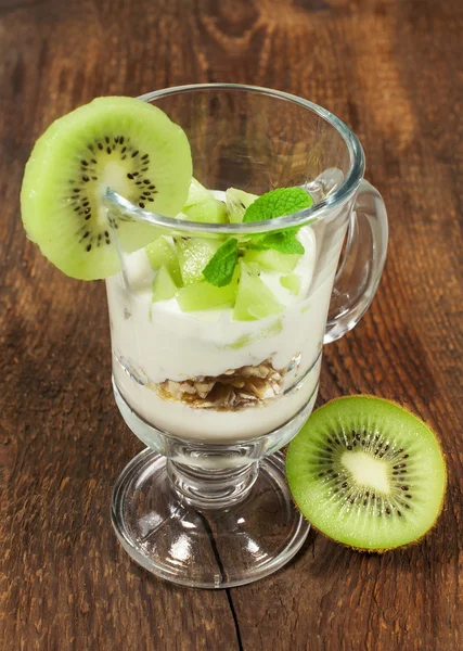 Dessert with kiwi fruit — Stock Photo, Image