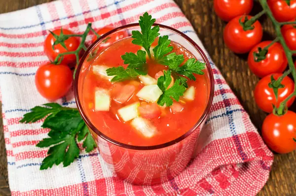 Gazpacho with cherry tomatoes — Stock Photo, Image