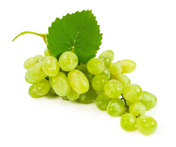 Uvas verdes com folhas — Fotografia de Stock