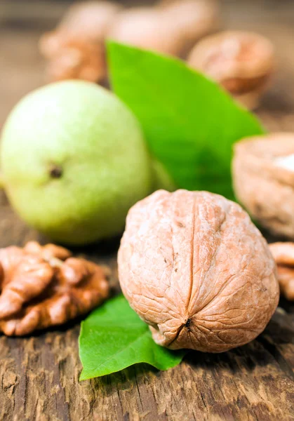 Walnuts with leaves — Stock Photo, Image