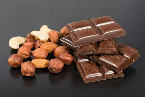Cioccolato con varie noci — Foto Stock