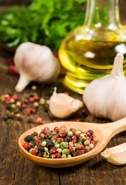 Garlic, vegetable oil and spices — Stock Photo, Image