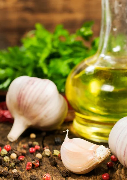 Garlic, vegetable oil, spices and kitchen herbs — Stock Photo, Image