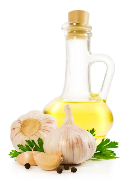 葵花籽油的玻璃瓶、 大蒜、 香菜 — 图库照片