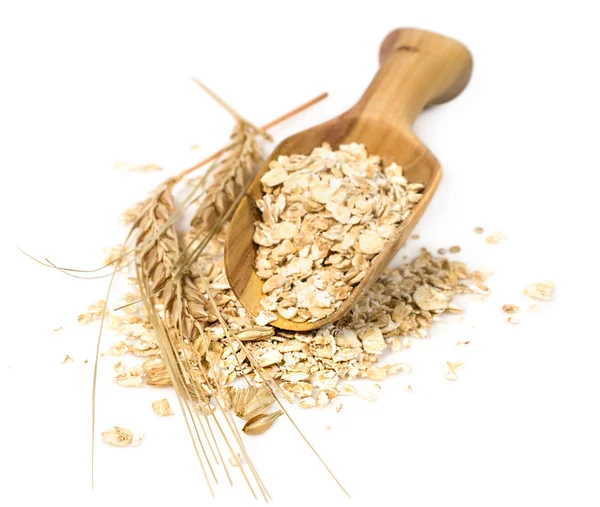 Harina de avena con espiguillas de trigo en una cucharada —  Fotos de Stock